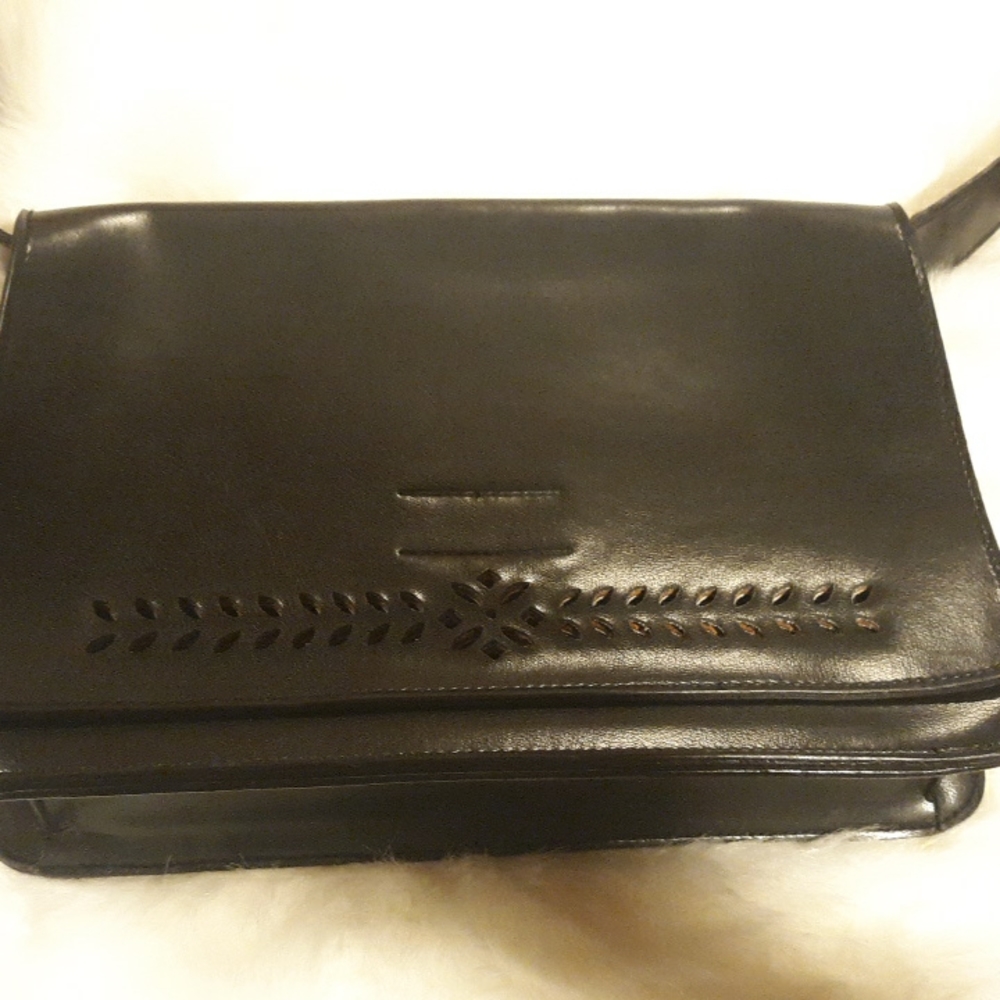 Black Mondani New York Shoulder Purse Cutout Style - Picture 5 of 12